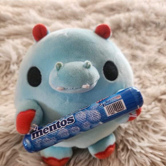 Zuru Mini Brands Snackles Hugh Mentos Blue Hippo 5” Mystery Plush Toy Series 1 - Picture 3 of 3